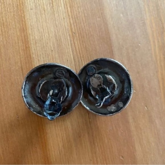 Vintage 80’s Faux Pearl Enamel Clip On Earrings - Picture 4 of 5